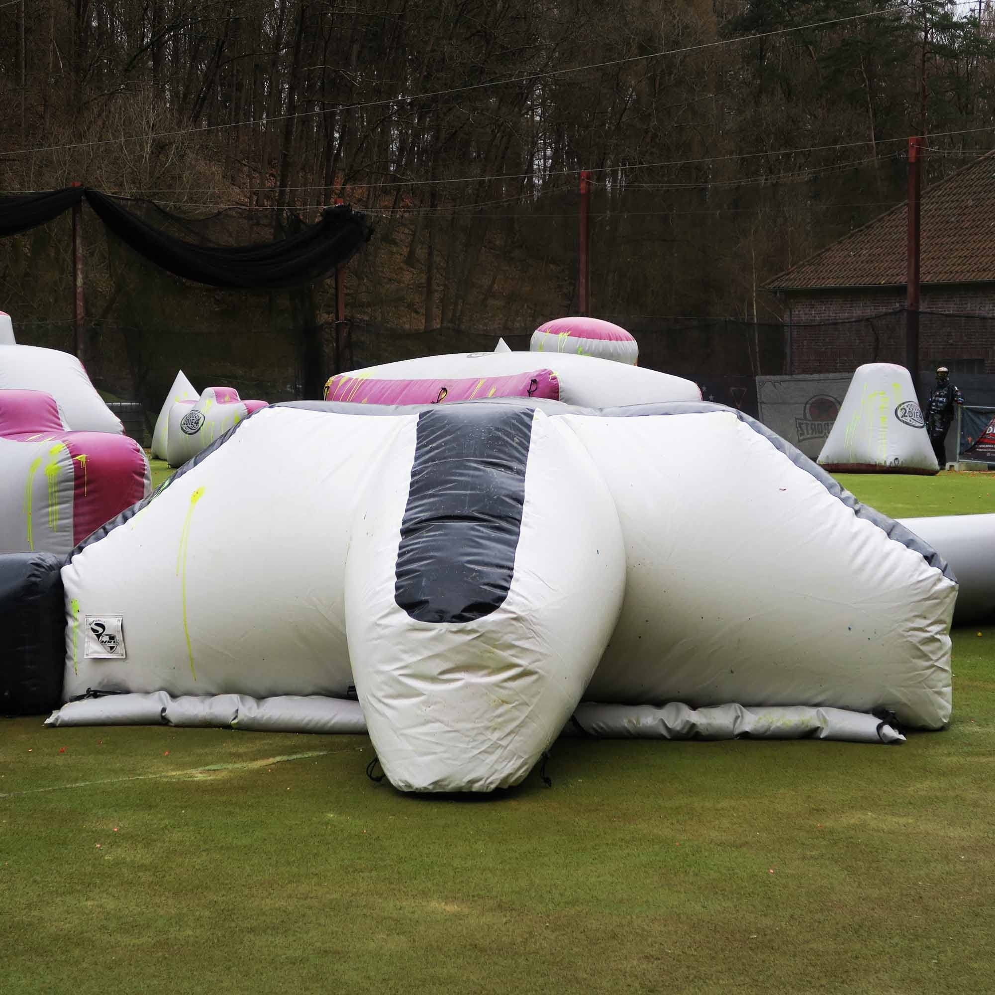 Paintball, Aufblasbares, Spielfeld, Sportplatz, Schaukel?